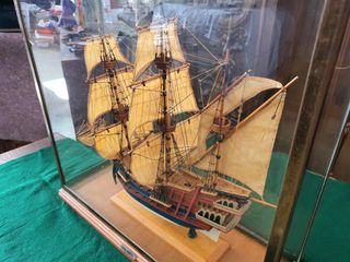 Colección Maquetas de barco en vitrina