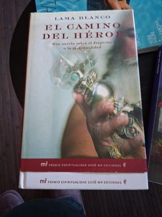 Dos libros uno tapa dura y otro bolsillo 