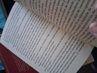 Dos libros uno tapa dura y otro bolsillo 