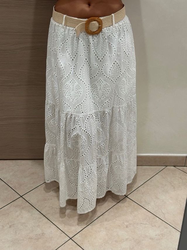 Gonna bianca lunga con cintura