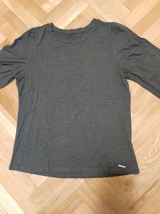 Camiseta gris manga larga