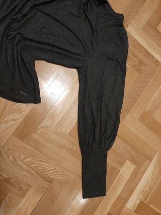 Camiseta gris manga larga