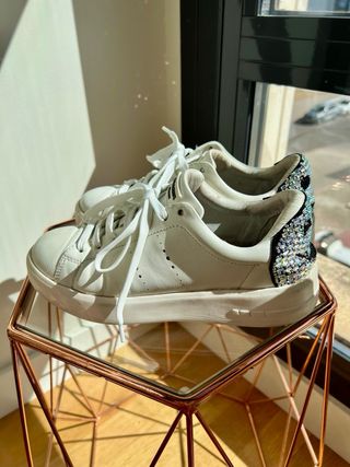 Zapatillas Lola Cruz Blancas con Strass
