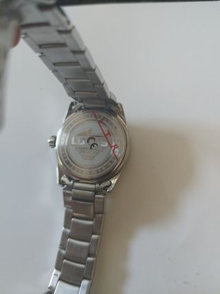 Reloj Lotus plateado y blanco