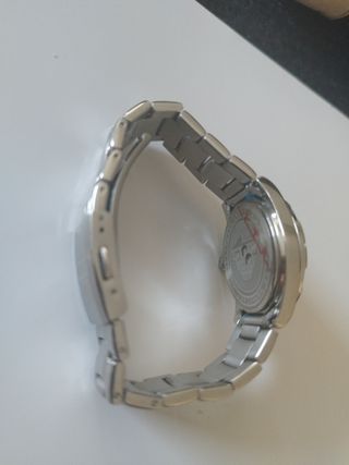 Reloj Lotus plateado y blanco