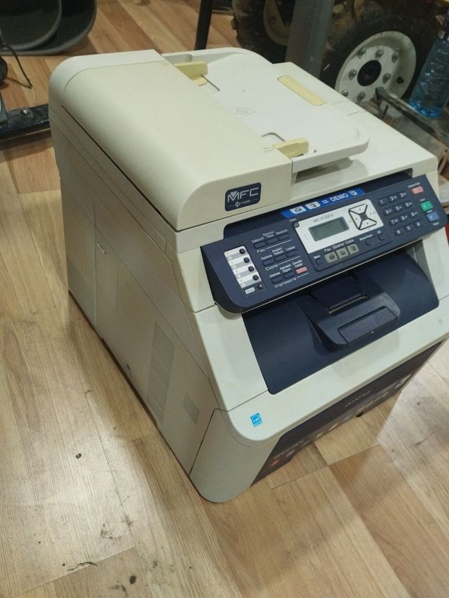 Impresora Brother MFC-9120CN Multifunción