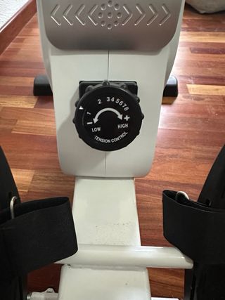 Máquina de remo blanca