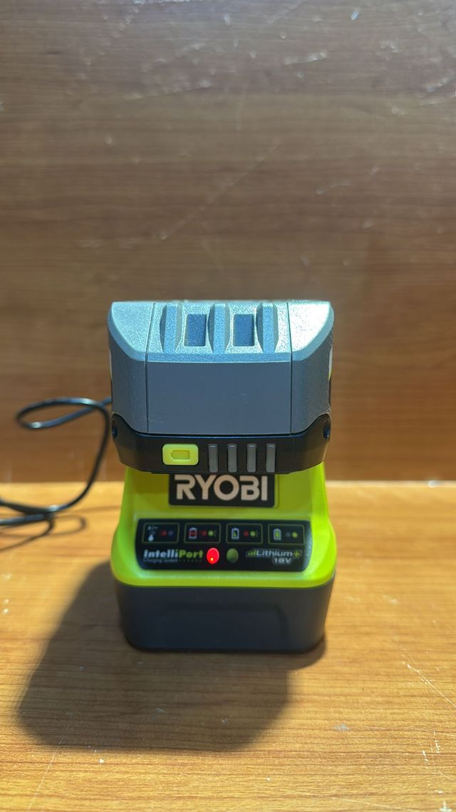 Cargador Rápido Ryobi y Batería 18V