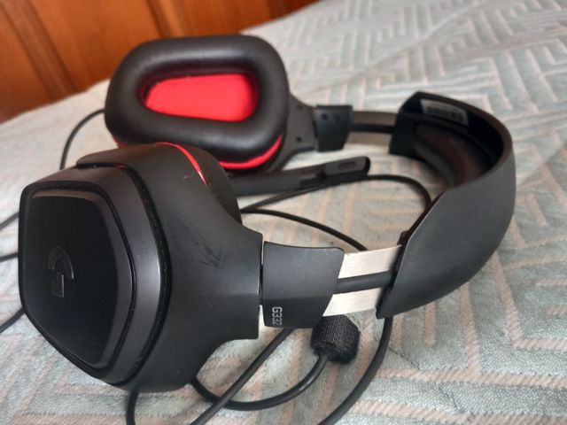 Cascos Logitech G332 Negros y Rojos