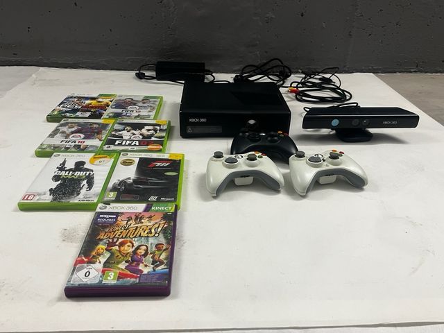 Xbox 360 Slim + Kinect + 3 mandos + 8 juegos