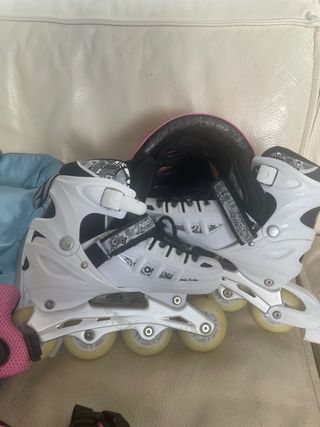 Patines en línea rosas y blancos + casco y protect