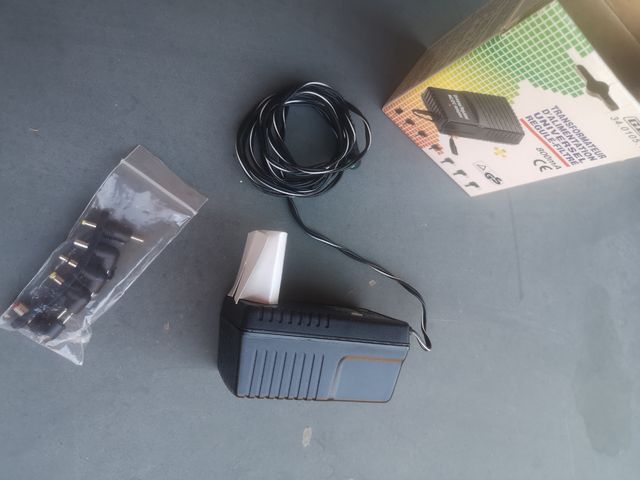 Alimentatore GBC Universal Regulated AC/DC 800mA