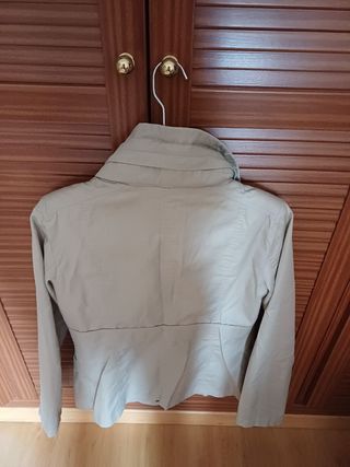 Chaqueta beige Lefties Talla M. Mujer 