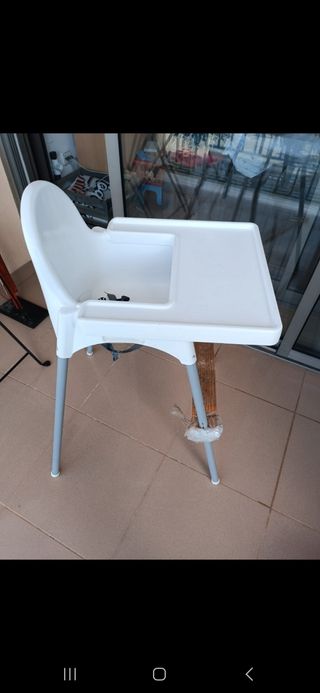 Trona IKEA con reposapies