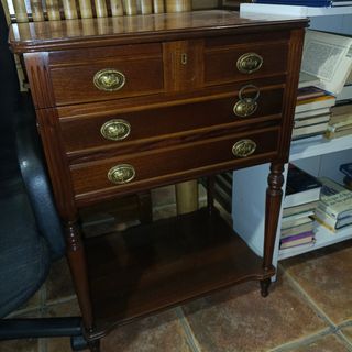 Mueble cubertería madera con detalles dorados