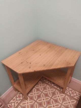 Escritorio de madera para esquina