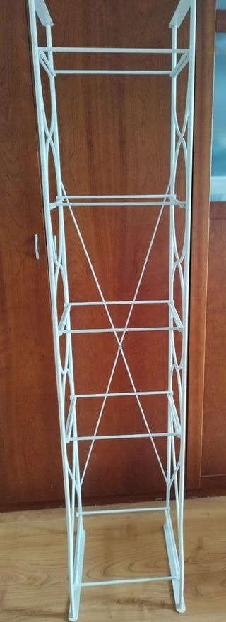 Estantería metálica blanca