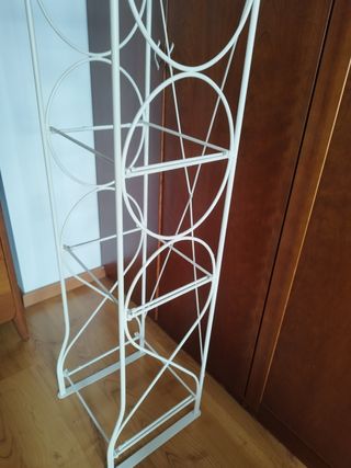 Estantería metálica blanca
