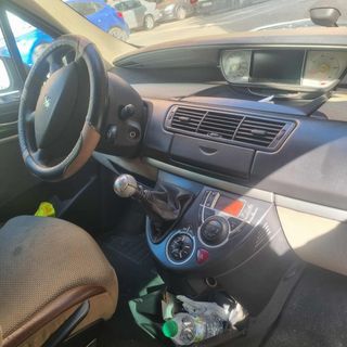 Vendo o cambio por otro de 7 plazas Peugeot 807 2