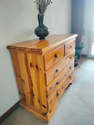 Cómoda de pino con 5 cajones