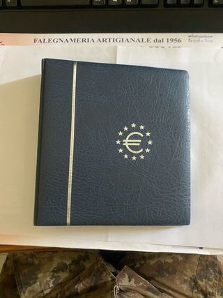 Raccoglitore ad anelli blu con simbolo euro