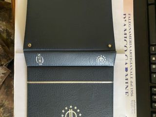 Raccoglitore ad anelli blu con simbolo euro