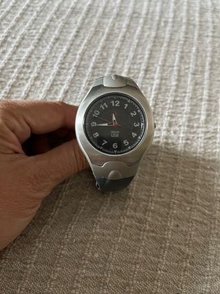 Orologio con unità di archiviazione flash da 128 MB (vintage)