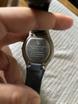 Orologio con unità di archiviazione flash da 128 MB (vintage)