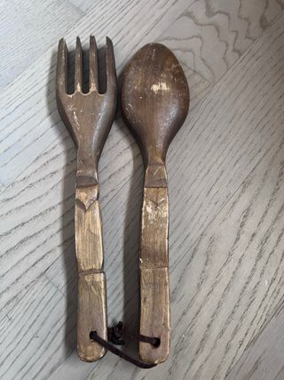 Posate da arredo in legno intagliato