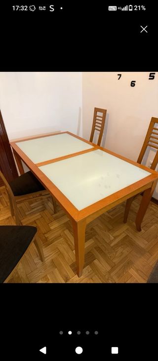Mesa extensible con 4 sillas