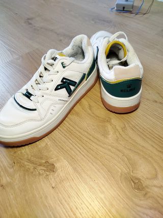 Zapatillas Kelme Blancas y Verdes

