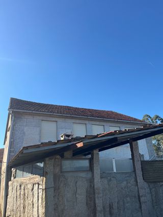 Teja plana de cerámica