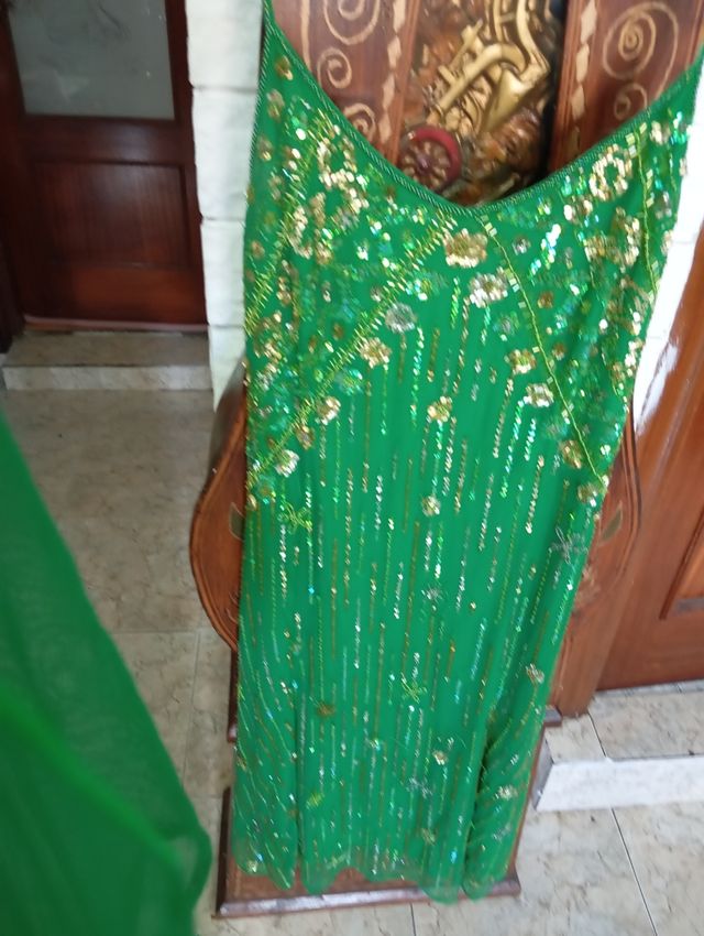 Vestido verde con canutillo y lentejuelas