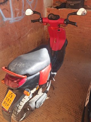 Vendo o cambio Peugeot 49cc Roja