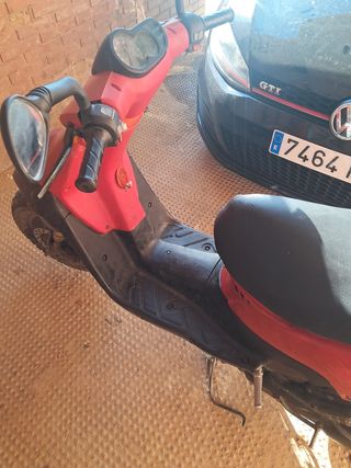 Vendo o cambio Peugeot 49cc Roja