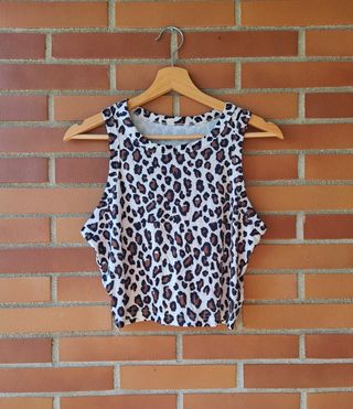 Top de licra estampado leopardo tonos tierra