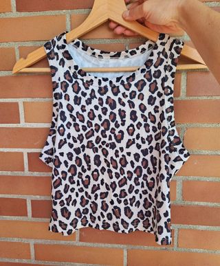 Top de licra estampado leopardo tonos tierra