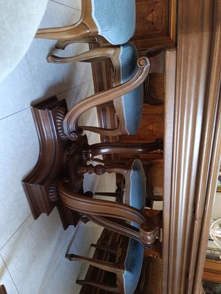 Mesa comedor clásica madera y sillas ratán