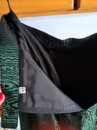 Falda elegante verde y negra