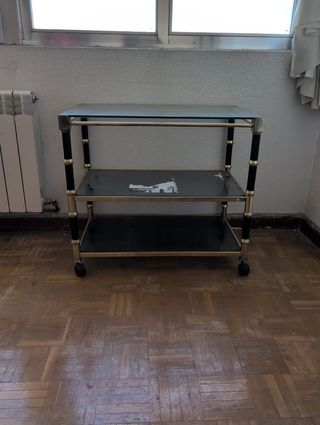 URGE! Mesa auxiliar cristal y metal con ruedas