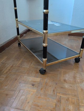 URGE! Mesa auxiliar cristal y metal con ruedas