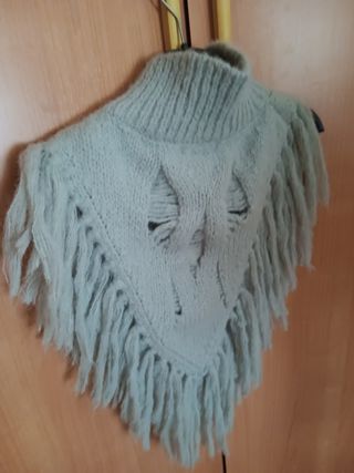 Cuello punto Zara gris con flecos