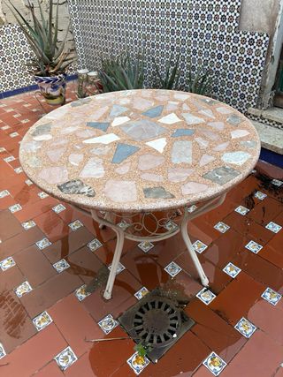 Conjunto mesa grande de mármol y tres sillas