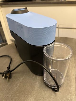 Cafetera Nespresso Vertuo Pop Azul con cápsulas