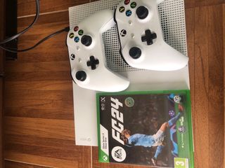 Xbox One S 1TB + FC 24 + 2 mandos