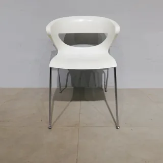 Cadira blanca moderna / Silla blanca moderna