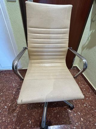 Sedia da ufficio ergonomica beige