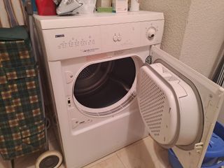 Secadora Zanussi ZTA235 - Carga 6kg