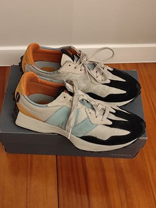 New Balance 327 unisex beige/orange.


