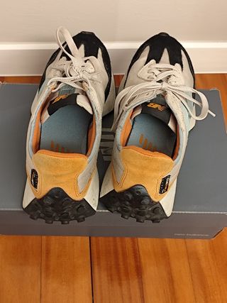 New Balance 327 unisex beige/orange.


